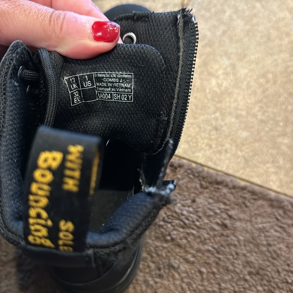 Size 1 kids Dr martins boots side zipper in great condition! - Picture 3 of 4